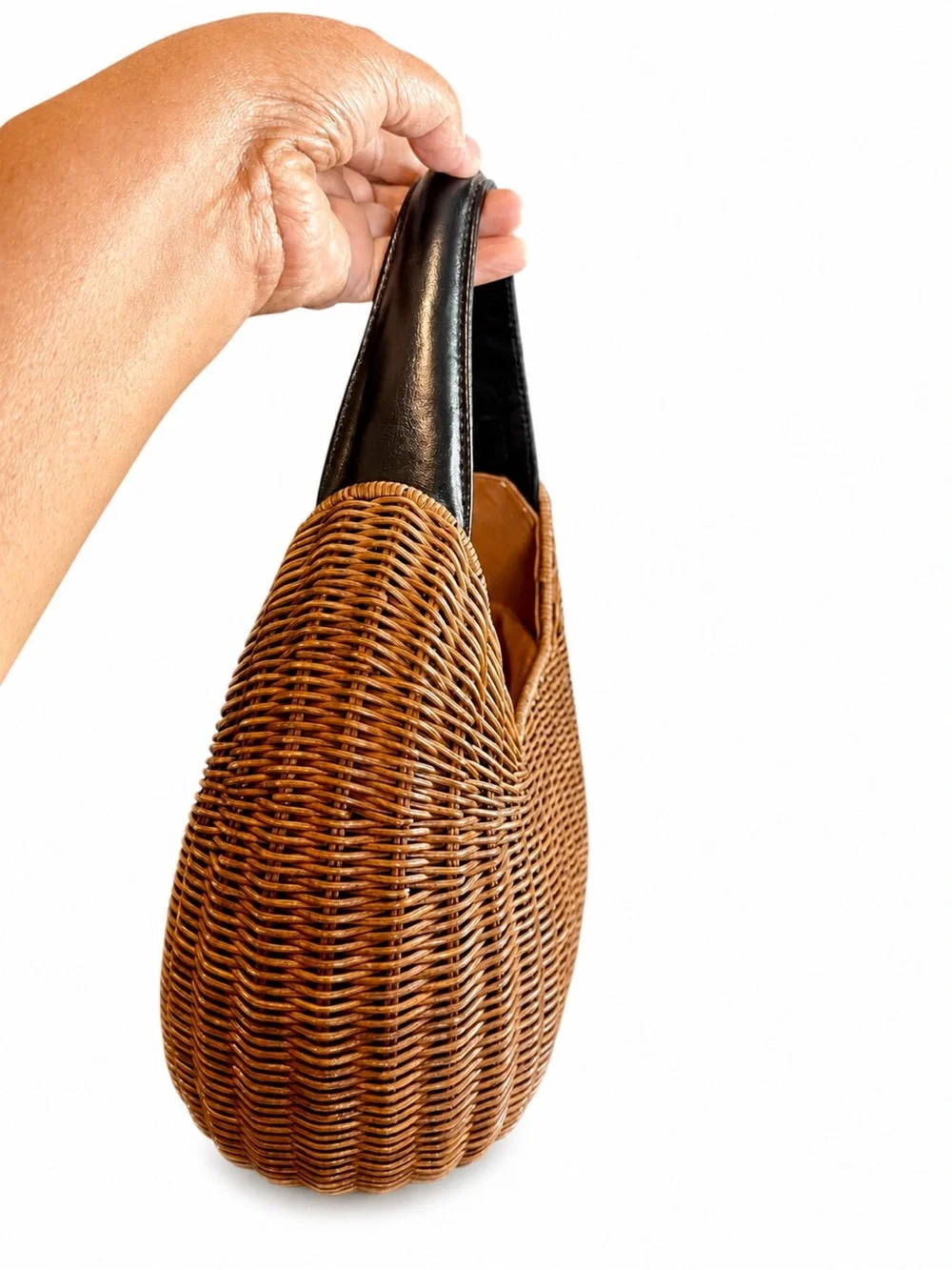 Woven Brown Rattan Basket Handbag w/Black Handles Pre-owned. Good condition